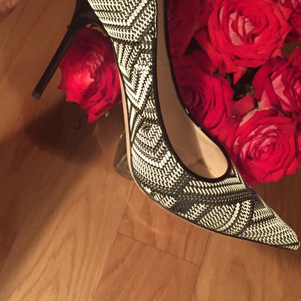 Black and White Woven - Picture 4 of 4